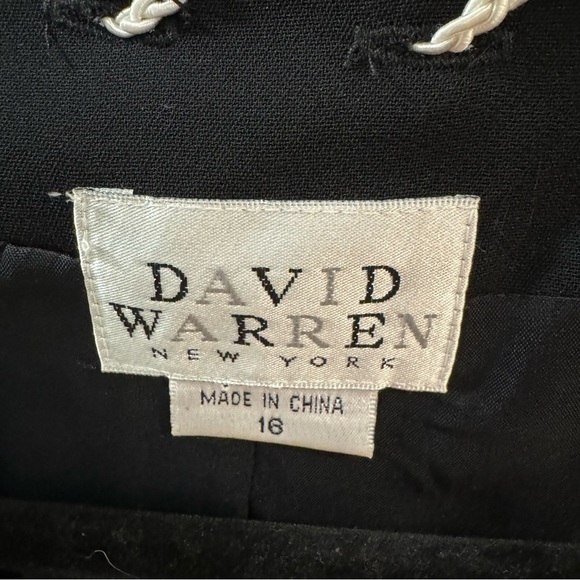 David Warren women’s Black Blazer with White Trim - Picture 4 of 7
